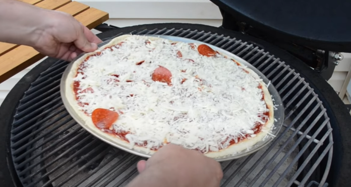 How to Grill Perfect Pizza with a Pizza Pan